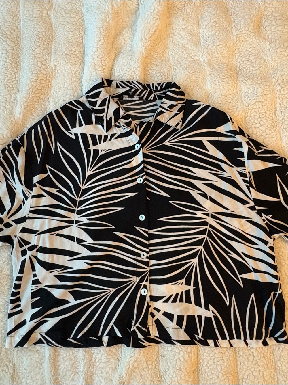 Black & White Palm Leaf Button-Front Shirt